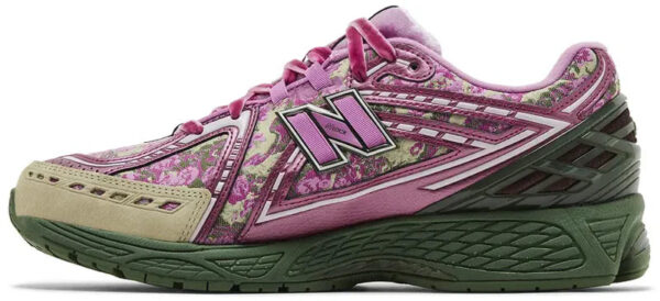 New_Balance_1906R_Jack_Harlow_Rose_Runner_Special_Box_2.jpg New_Balance_1906R_Jack_Harlow_Rose_Runner_Special_Box_2.jpg